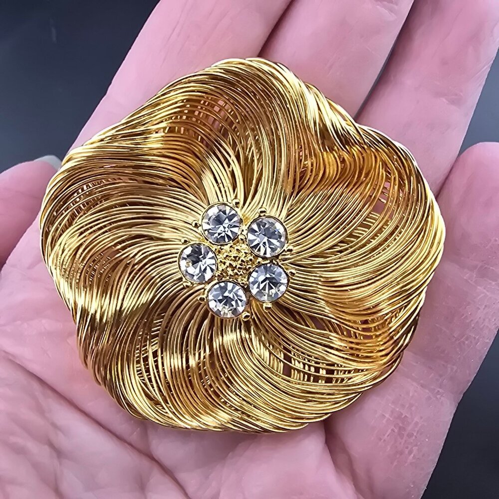 Monet Flower Gold-Tone Wire Swirl Pin Brooch With Rhinestones Vintage